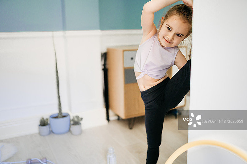 小女孩玩图片素材