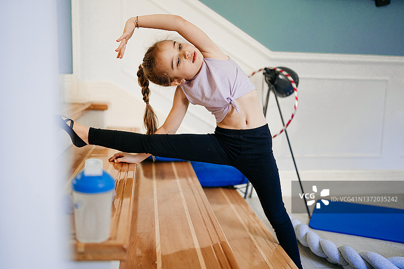 小女孩玩图片素材