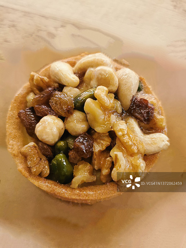 什锦坚果葡萄干挞图片素材