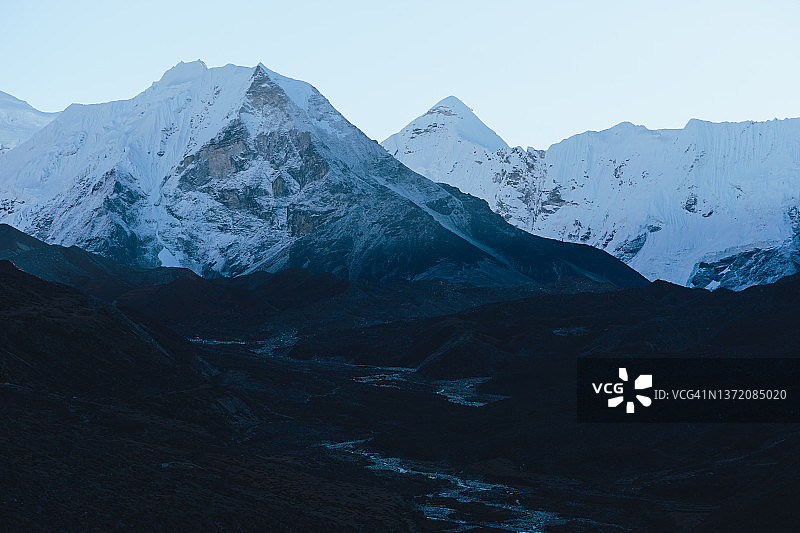 珠穆朗玛峰大本营徒步路线上的岛屿峰或明玛泽山峰，尼泊尔喜马拉雅山脉图片素材
