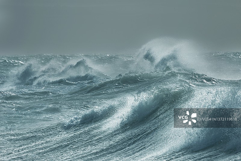 即将破碎的海浪图片素材