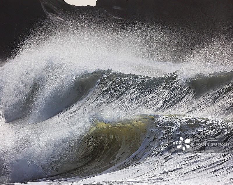 即将破碎的海浪图片素材