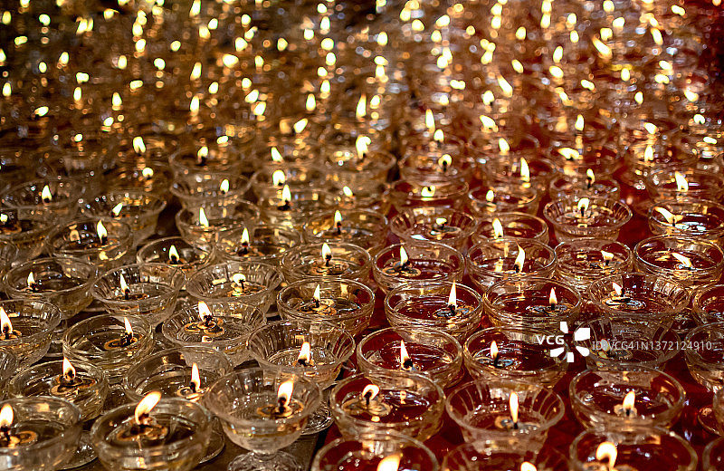 泰国曼谷耀华力芒康寺的蜡烛特写图片素材