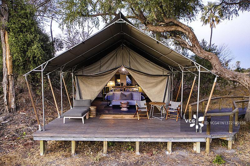 博茨瓦纳马查巴营地的豪华帐篷图片素材