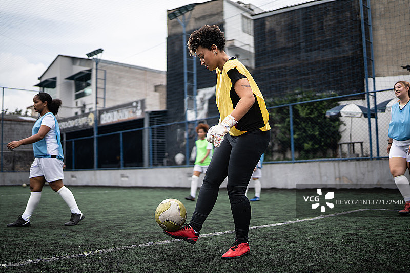 女足球运动员训练图片素材