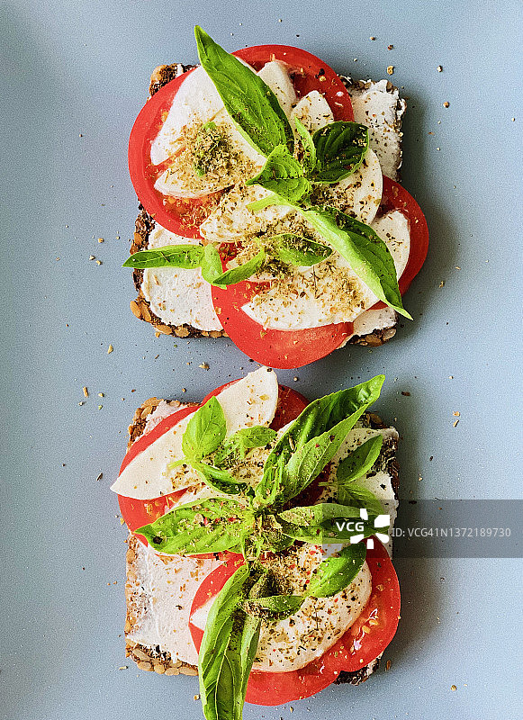 番茄马苏里拉奶油奶酪吐司图片素材