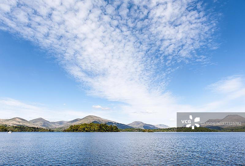 罗蒙湖巡游，罗蒙湖，巴尔马哈，罗蒙湖和特罗萨克斯国家公园，苏格兰高地，苏格兰，英国图片素材