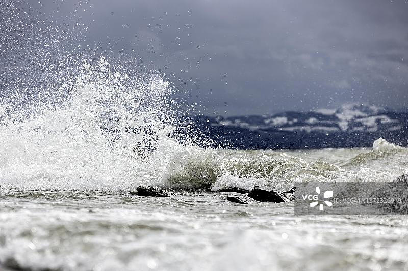 洛丽塔风暴席卷哈格瑙石岸（博登湖，巴登-符腾堡州，德国）图片素材