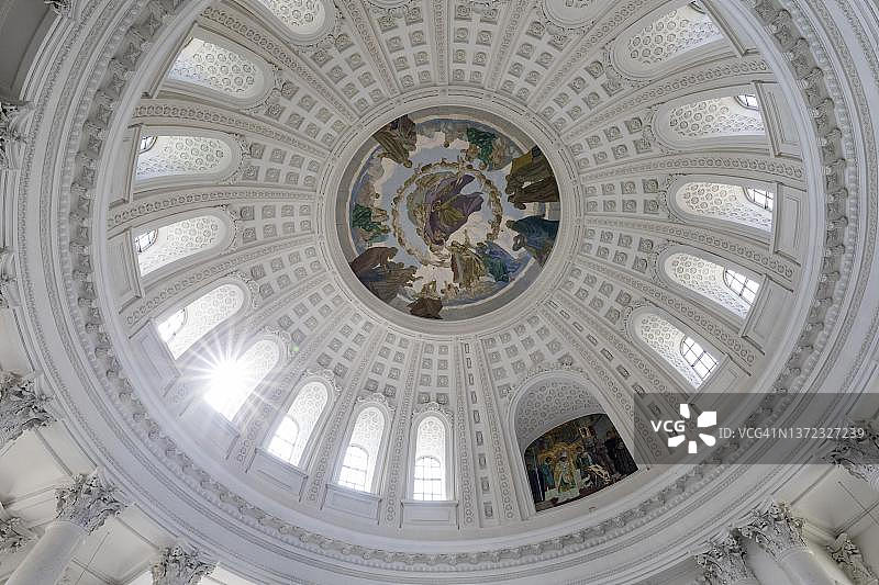德国圣布拉西乌斯大教堂的大穹顶内部景观图片素材