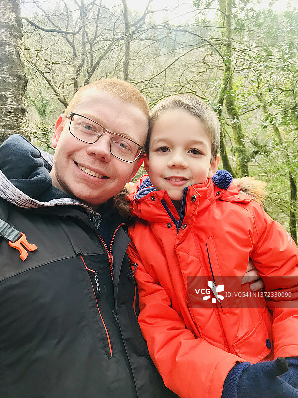 户外活动的父子图片素材