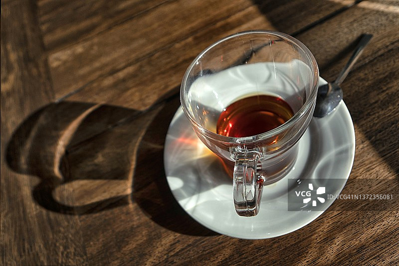 桌上玻璃茶杯俯视图图片素材