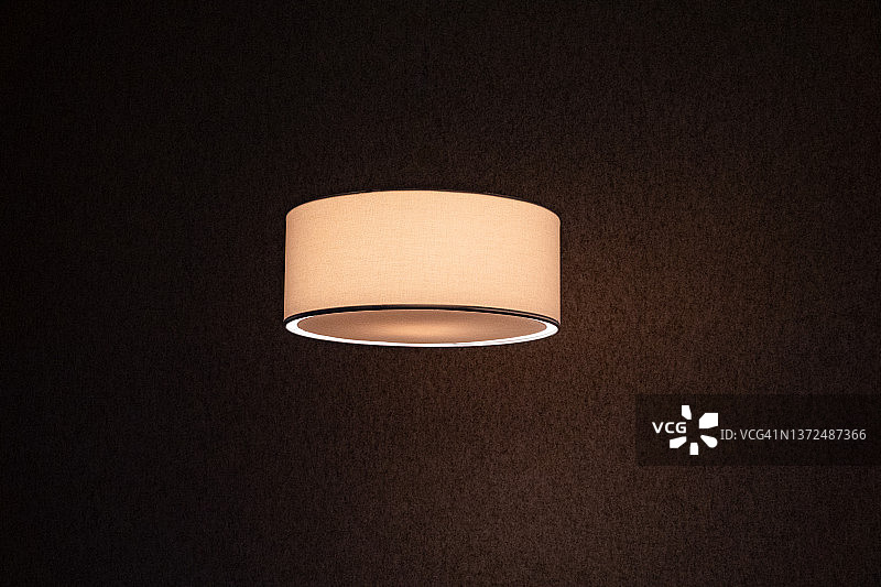 半空中的浮动灯罩图片素材