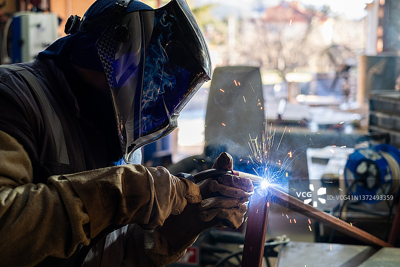 工业焊接工人图片素材