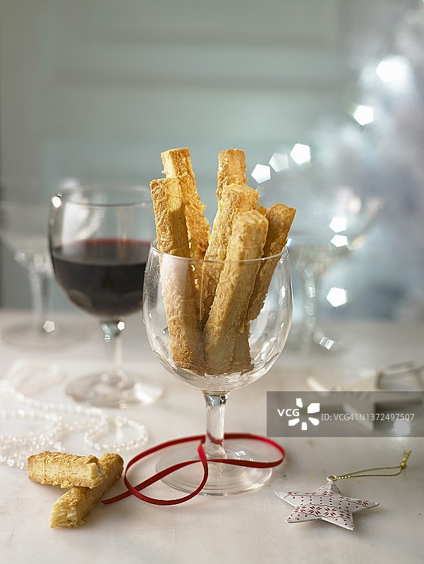 奶酪吸管和葡萄酒图片素材