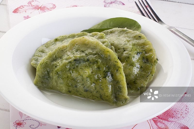 菠菜奶酪饺子图片素材