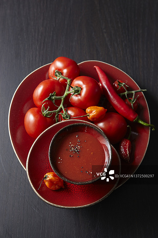 鲜番茄辣椒甜椒番茄汤图片素材