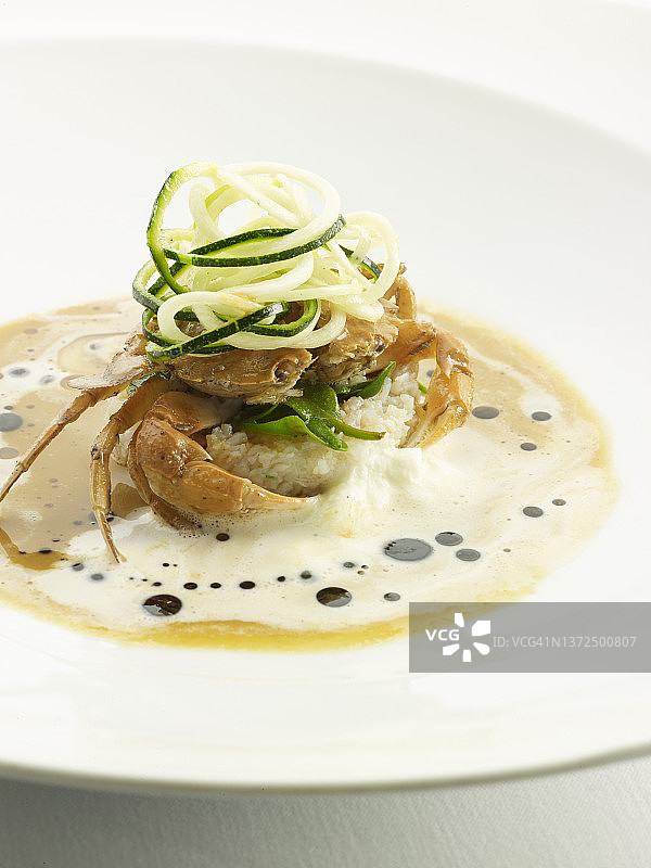 蟹肉西葫芦面条汤图片素材