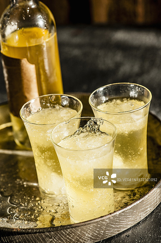 三杯柠檬酒图片素材