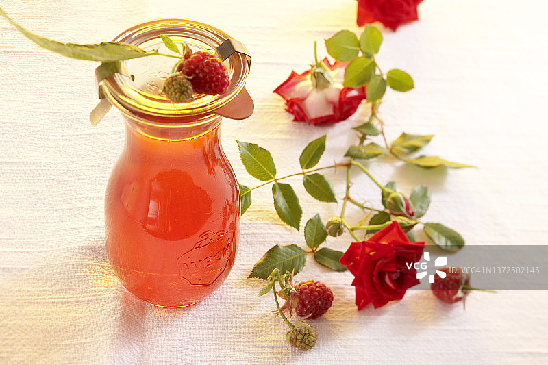 自制覆盆子玫瑰醋饮图片素材