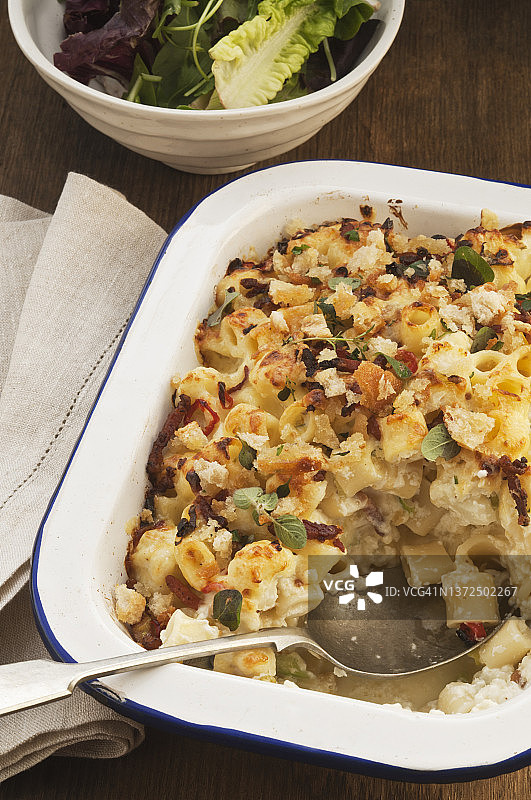 花椰菜焗通心粉和奶酪图片素材