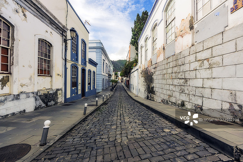 西班牙加那利群岛圣克鲁斯省拉帕尔马岛的街道和建筑图片素材