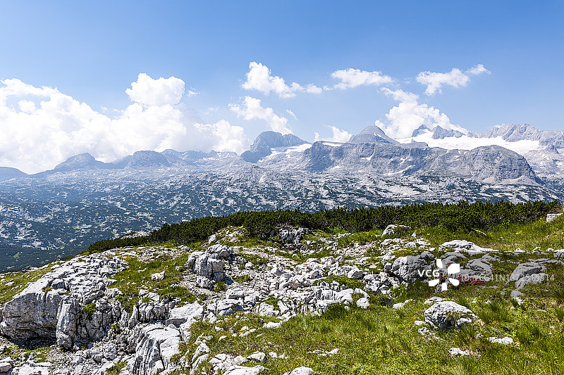 夏季克里彭施泰因山的岩石山顶图片素材