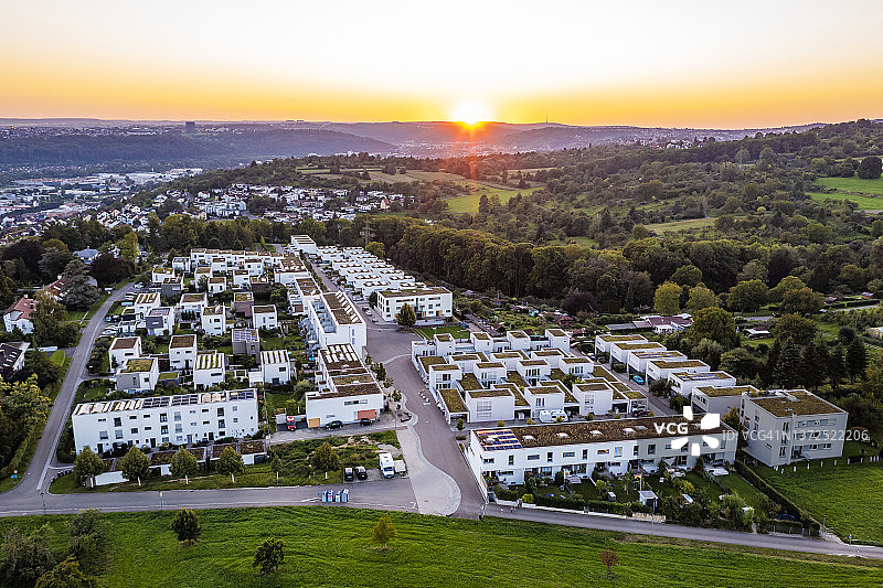 德国巴登-符腾堡州埃斯林根 Sonnensiedlung Egert住宅区日落鸟瞰图片素材