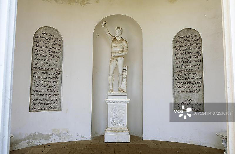 德国沃尔利茨公园的宁芙神庙图片素材