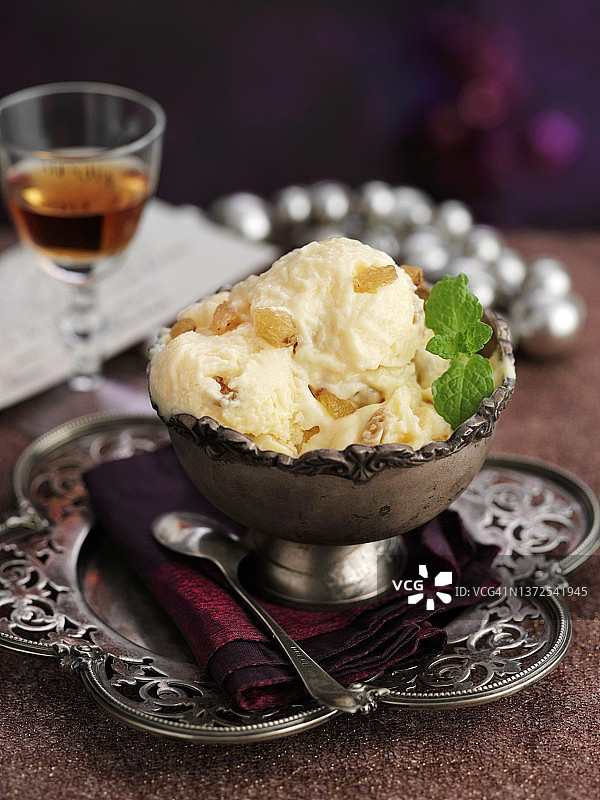 葡萄干和雅文邑冰淇淋图片素材