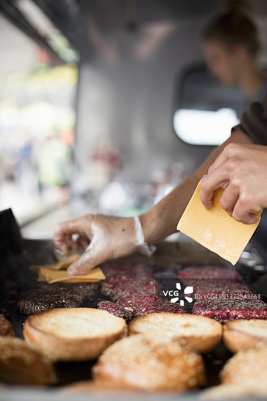 加奶酪的牛肉汉堡图片素材