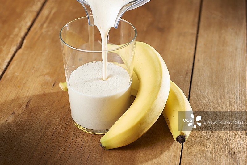 香蕉冰沙和新鲜香蕉图片素材