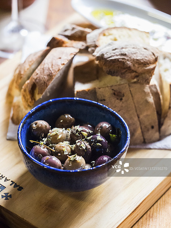 橄榄和面包（葡萄牙开胃菜）图片素材