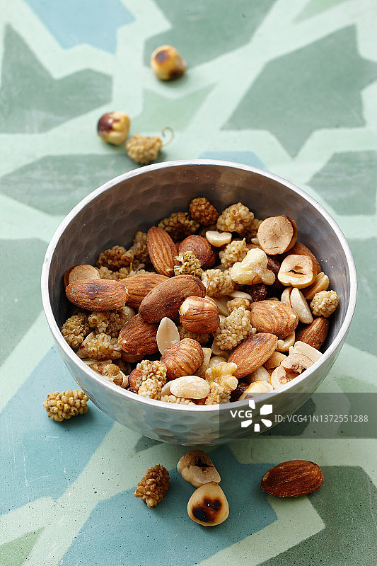 混合坚果与桑葚图片素材