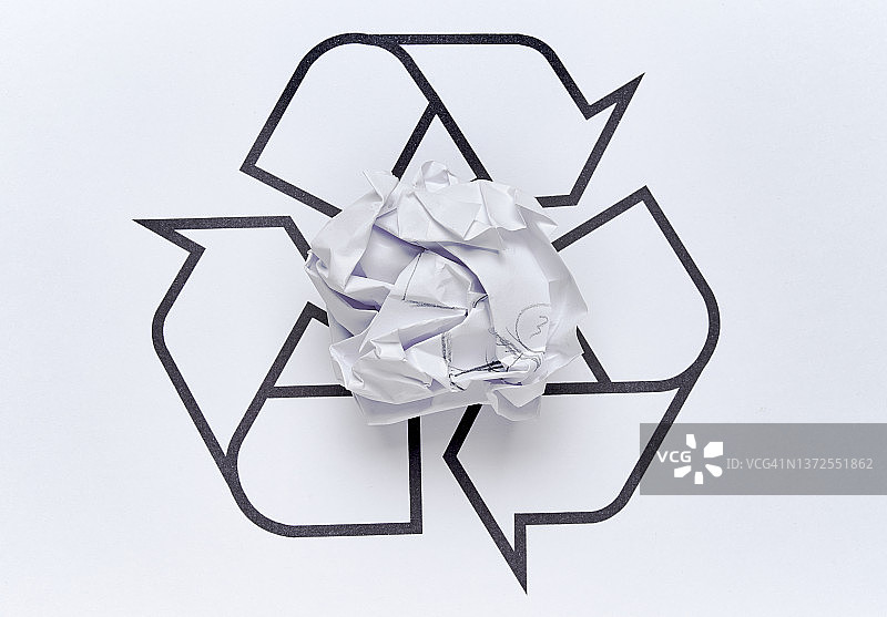 带有回收标志的皱纸图片素材