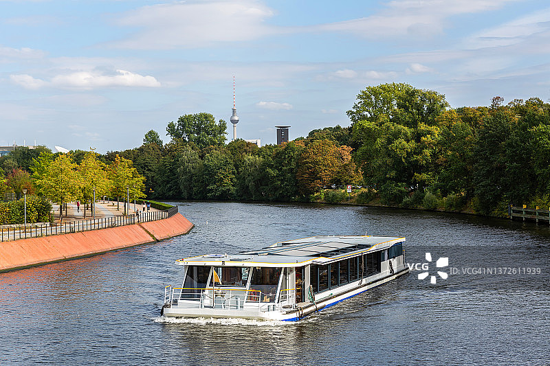 施普雷河观光船（德国柏林）图片素材