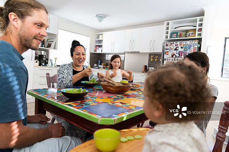 与家人共进午餐图片素材