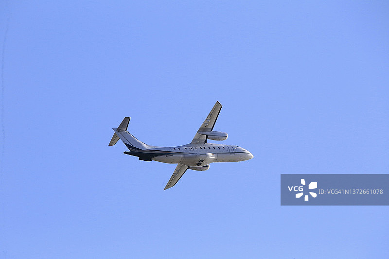 高空商业喷气式飞机图片素材
