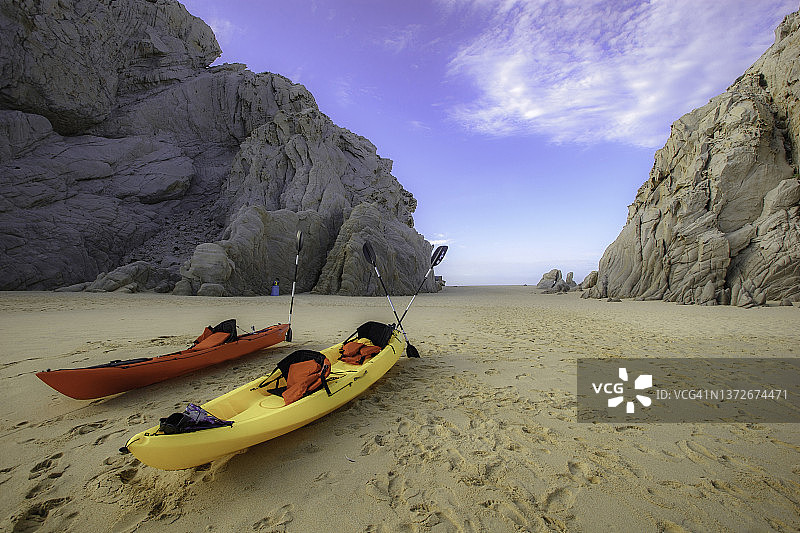 卡波圣卢卡斯情人海滩的皮划艇图片素材