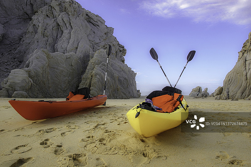 卡波圣卢卡斯情人海滩的皮划艇图片素材