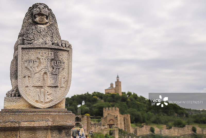 带有纹章的石狮守护着特萨雷维茨要塞的入口图片素材