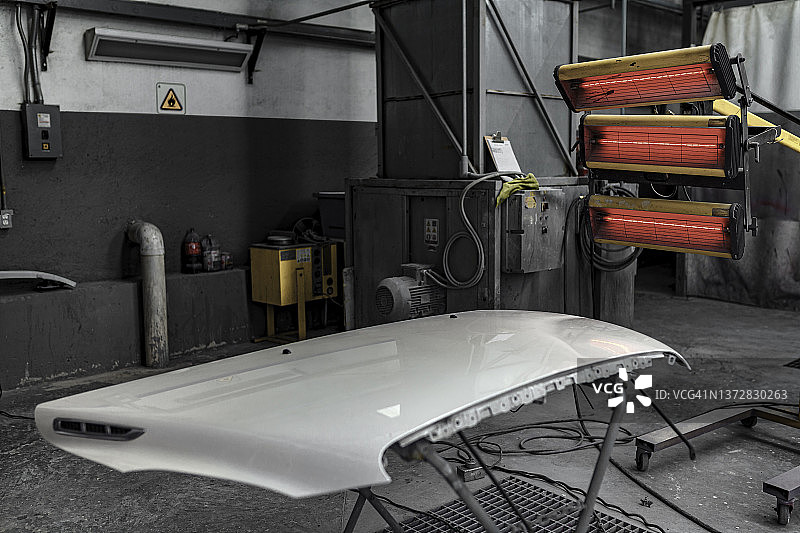 车罩红外加热喷漆图片素材