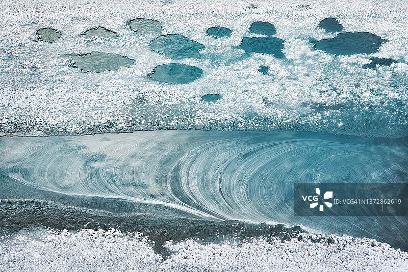 加拿大落基山脉阿尔伯塔省硫磺泉中的霜冻抽象图形图片素材