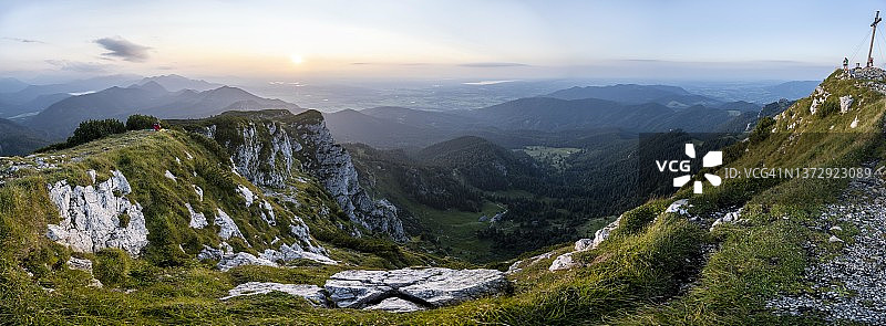 贝内迪克滕万德山脉，德国巴伐利亚州阿尔卑斯山前景观图片素材