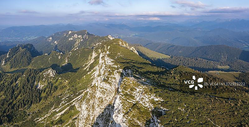 贝内迪克滕万德山脉，德国巴伐利亚州阿尔卑斯山前景观图片素材