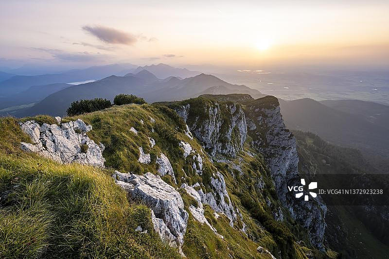 贝内迪克滕万德山脉，德国巴伐利亚州阿尔卑斯山前景观图片素材