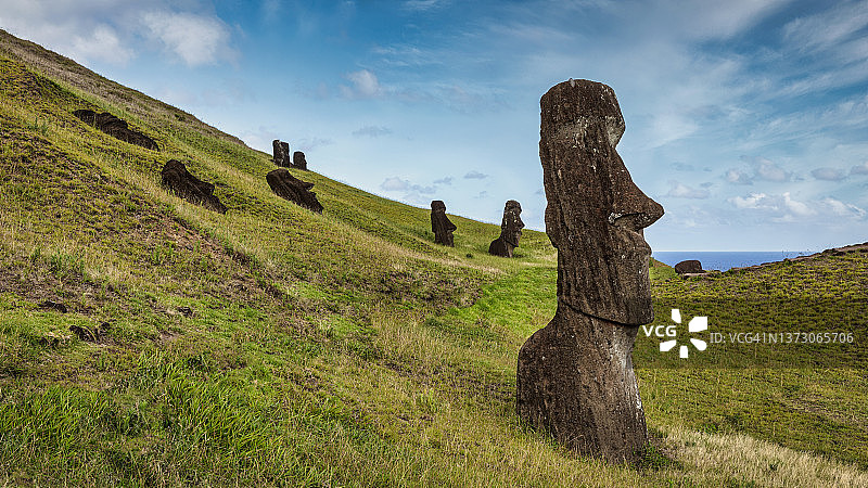 复活节岛拉诺拉拉库毛伊雕像全景图图片素材