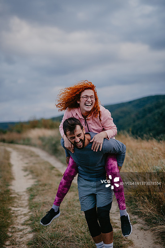 和你一起慢跑真开心图片素材