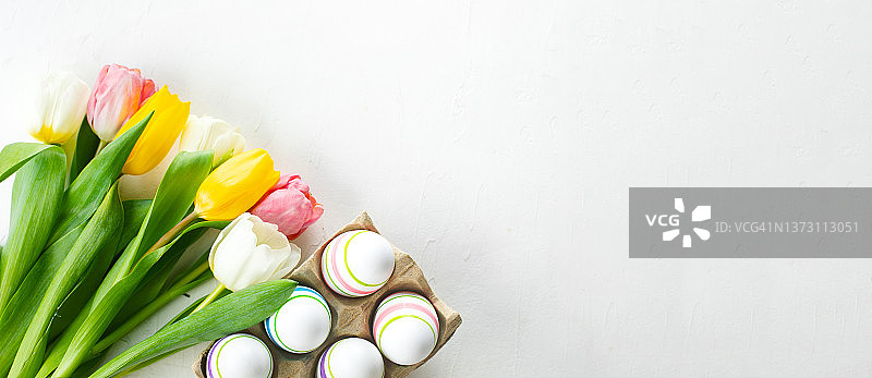 春季郁金香和复活节彩蛋Web banner样机图片素材