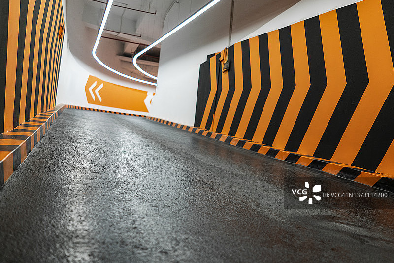 停车场道路/道路背景/停车坡道图片素材