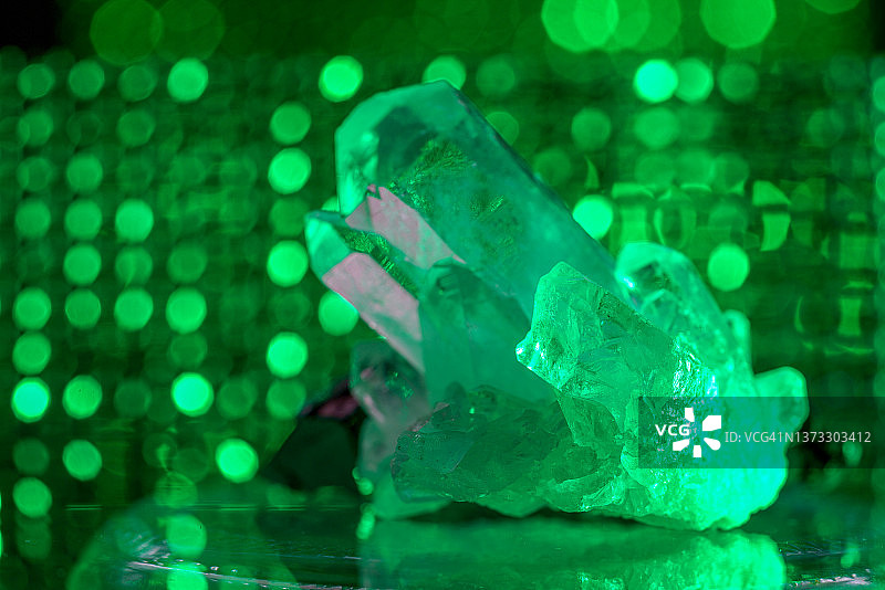 在工作室拍摄的宝石，一种具有有机来源的矿物或物质图片素材